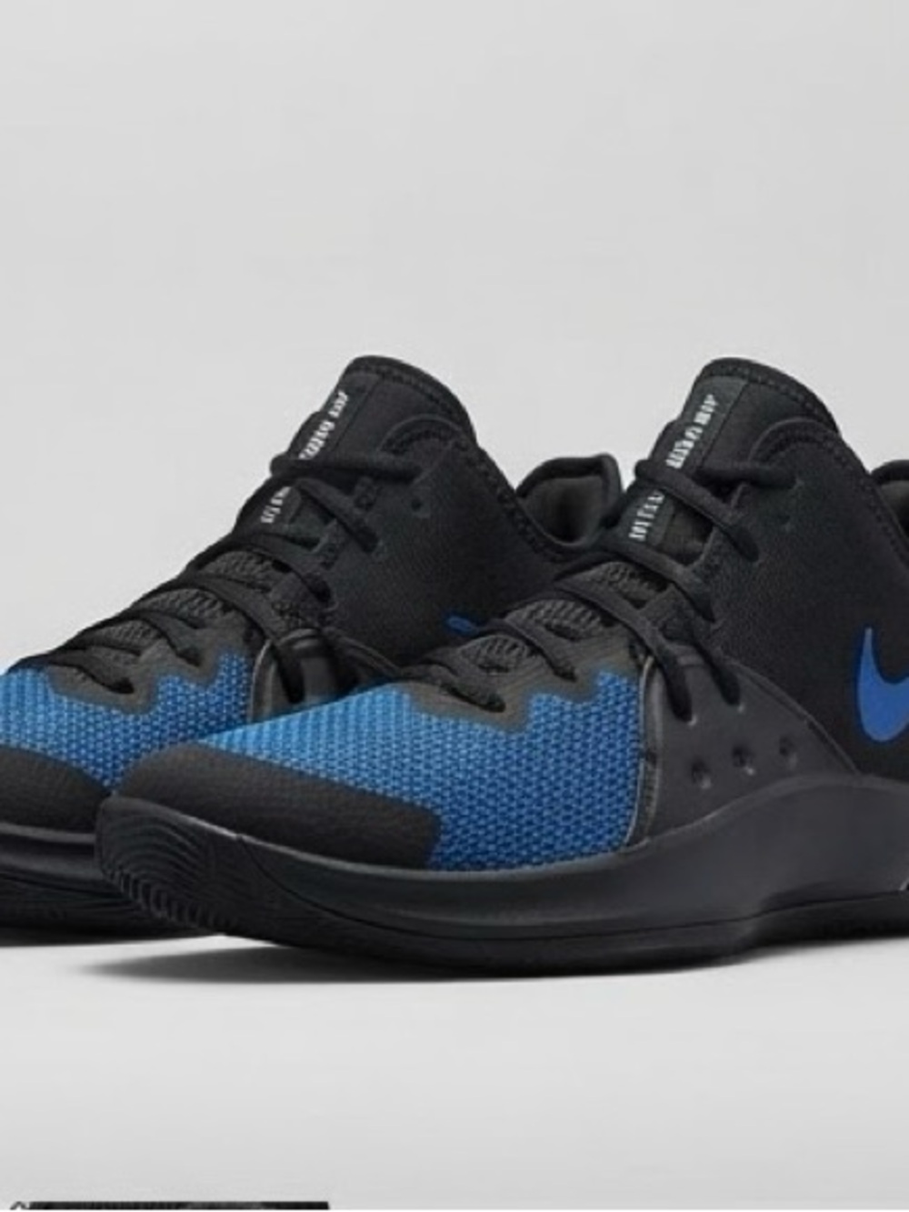 Nike Men's Black and Blue Training Sneakers